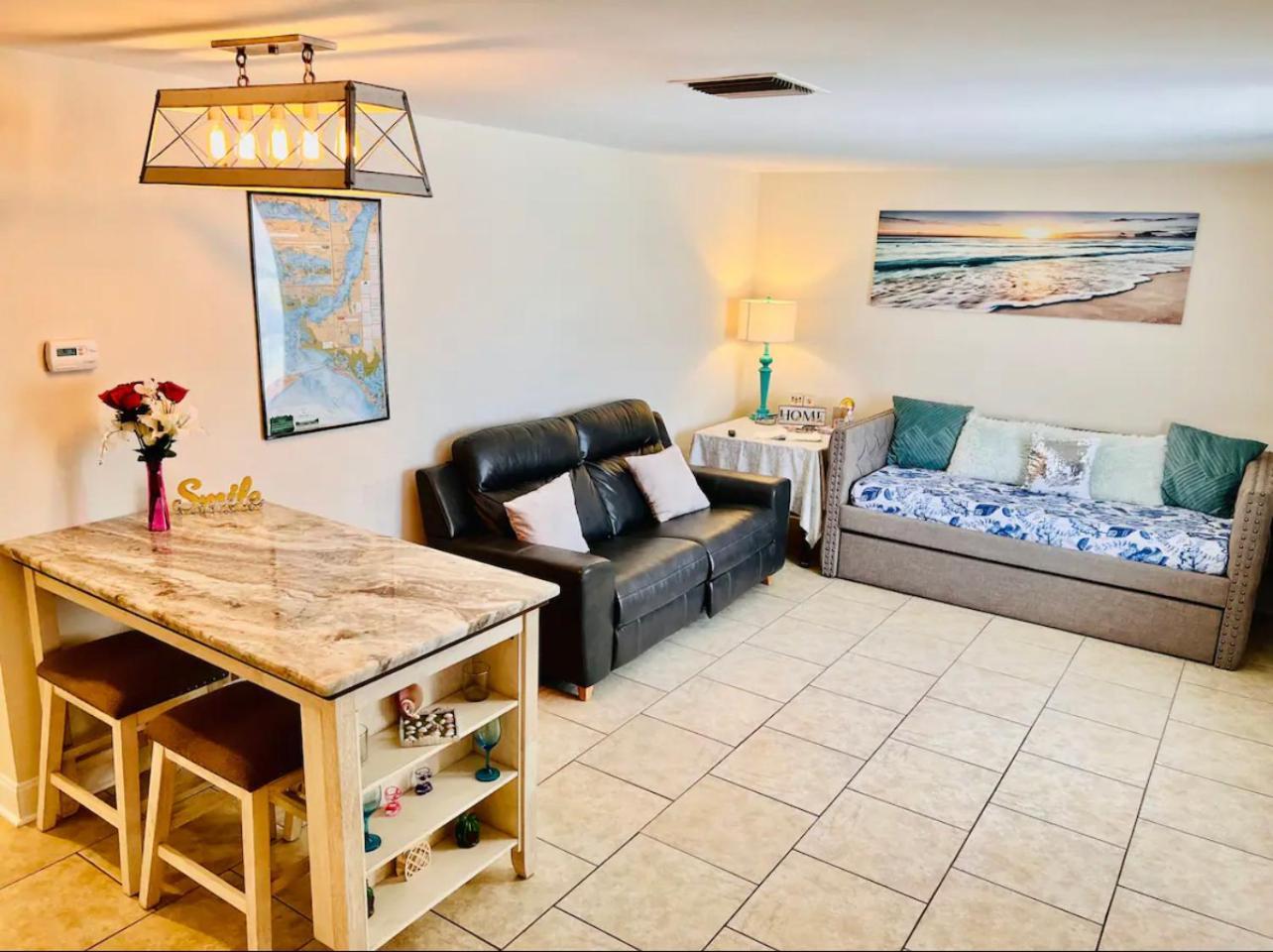 Cozy Home With One Bedroom Cape Coral Exterior foto