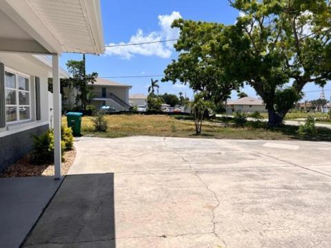 Cozy Home With One Bedroom Cape Coral Exterior foto